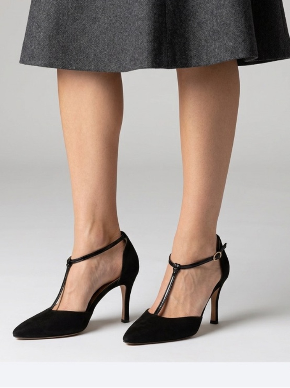 Vtg ST. JOHN Made in Italy Black Pointy T Strap Heels Sz 7 Women